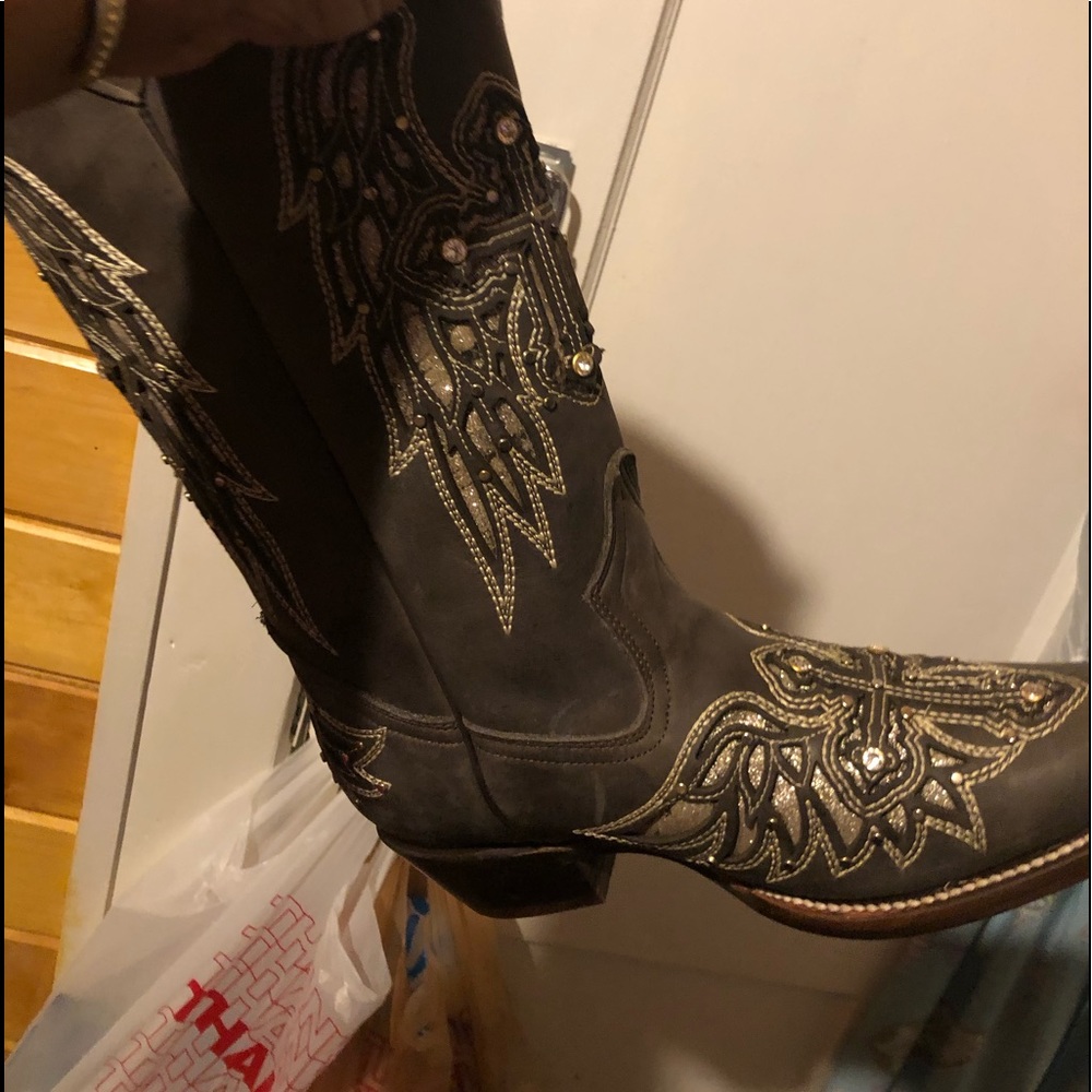 Brand new men’s cowboy boots only Worn once size 9.5